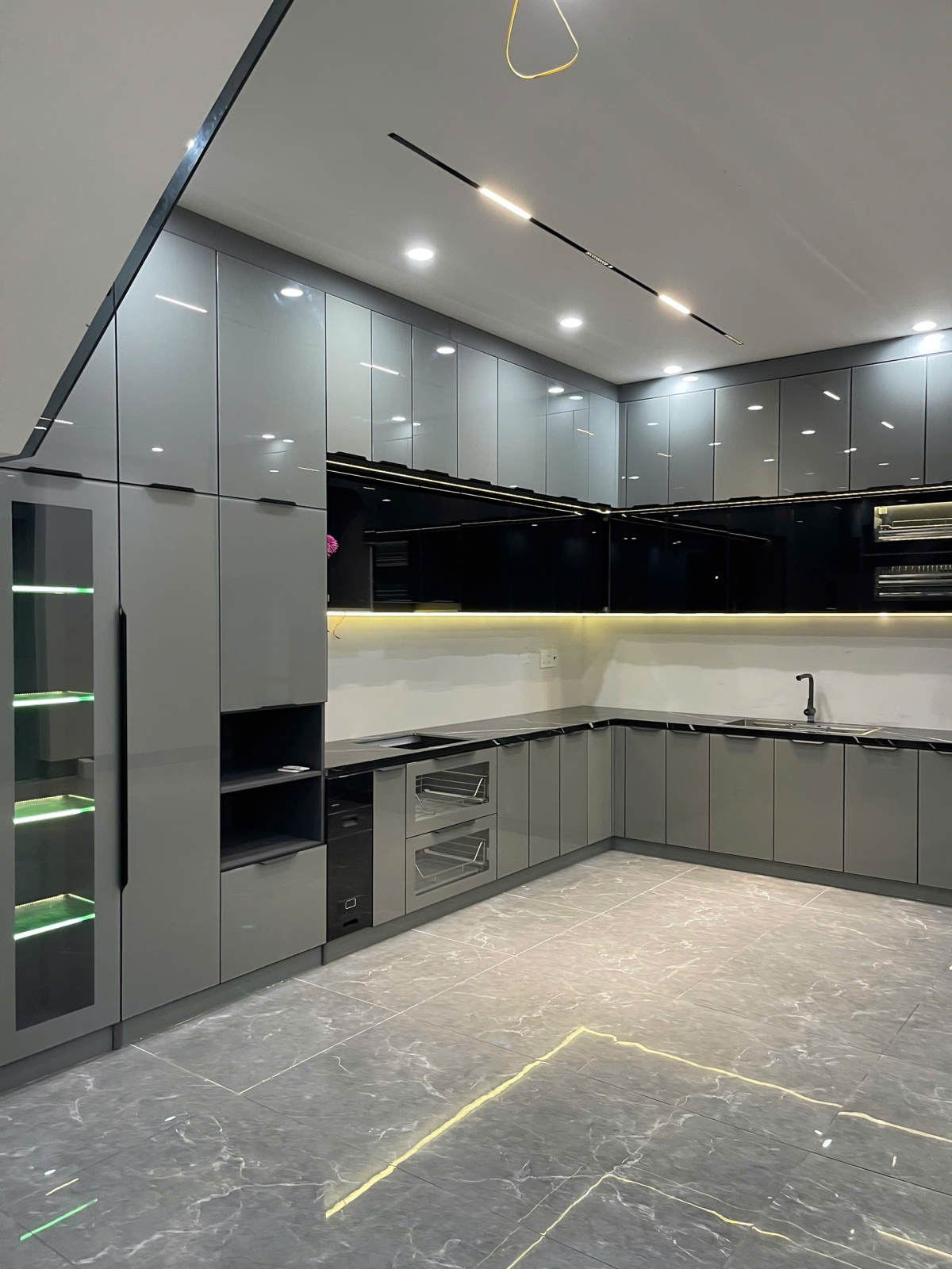 TỦ BẾP HỢP KIM NHÔM CÁNH KÍNH LAMINO LUXURY